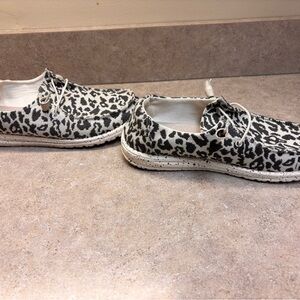 Hey Dude Wendy Women's Leopard/Cheetah Woven Print Shoes - Grey/muted black